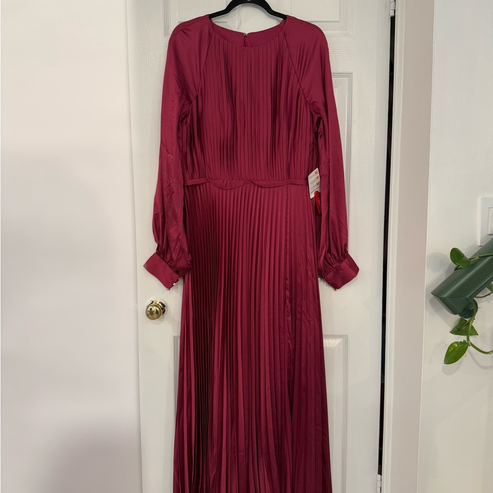 IEENA FOR MAC DUGGAL Red Long Sleeve Gown Size 12 NWT - Picture 7 of 13